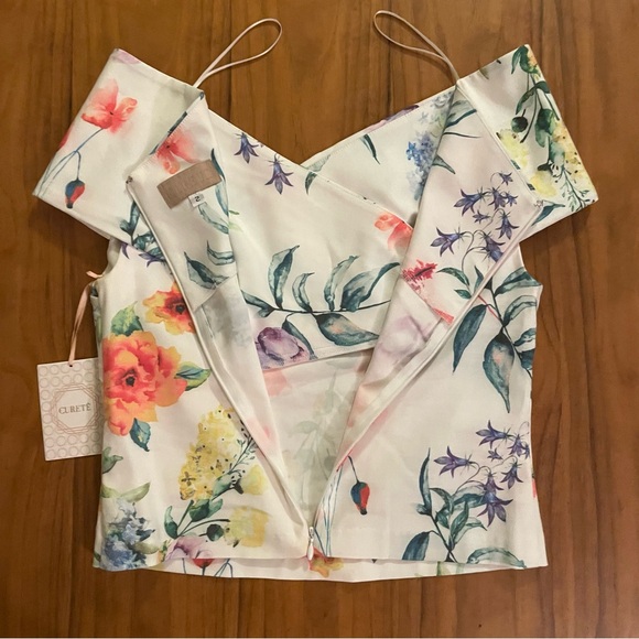 Curete Off-the-Shoulder Floral Blouse - Picture 3 of 9